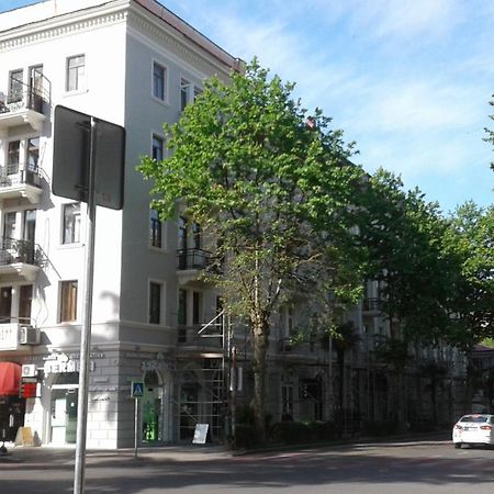 Tengiz'S Apartment On Gorgiladze Batumi Exterior photo