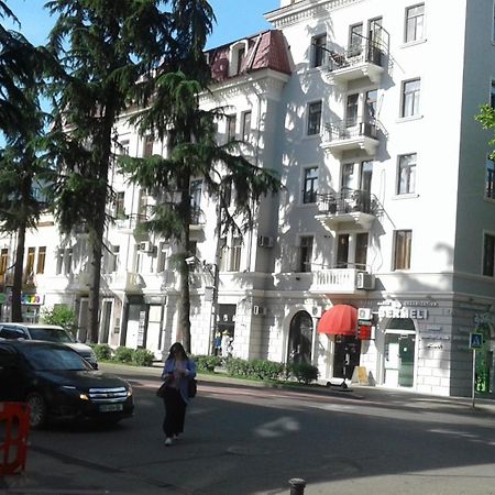 Tengiz'S Apartment On Gorgiladze Batumi Exterior photo